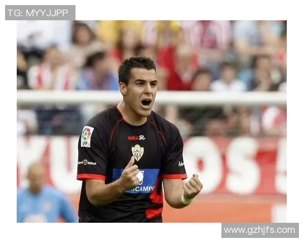 哈维西蒙斯的崛起之路：从青训天才到足球场上的耀眼明星